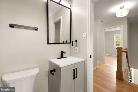 Entry Way - 3173 Castleleigh Rd, Silver Spring, MD 20904 photo 5 of 6