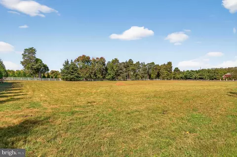 9438 River Rd, Potomac, MD 20854