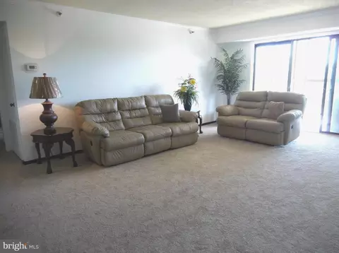 15101 Interlachen Dr #1-823, Silver Spring, MD 20906 photo 7