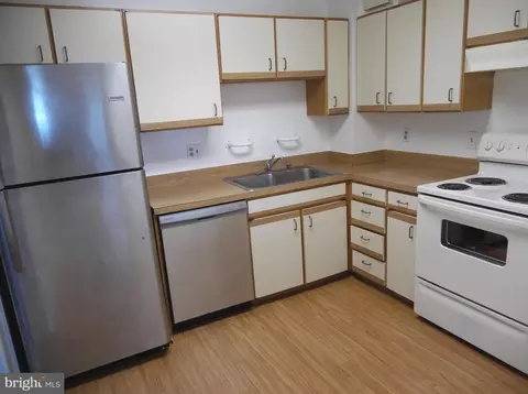 15101 Interlachen Dr #1-823, Silver Spring, MD 20906 photo 5