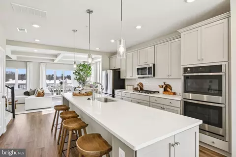 19564 Village Walk Dr, Montgomery Village, MD 20886