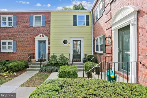 6734 Hillandale Rd #9, Chevy Chase, MD 20815