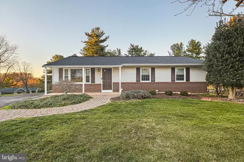 12301 Dancrest Dr, Clarksburg, MD 20871