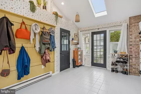 Entry Way - 509 Whitingham Dr, Silver Spring, MD 20904 photo 3 of 3
