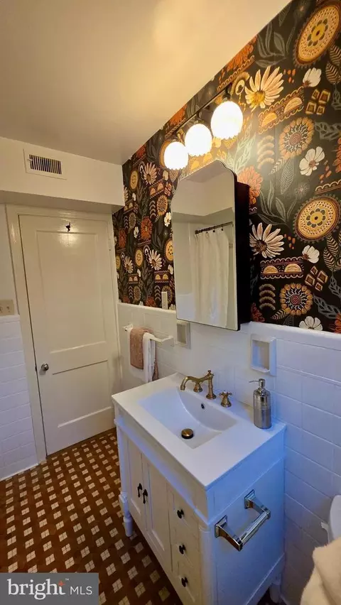 Bath - 10309 Ridgemoor Dr, Silver Spring, MD 20901 photo 4 of 9