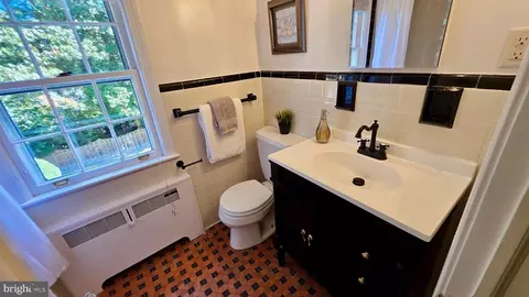 Bath - 10309 Ridgemoor Dr, Silver Spring, MD 20901 photo 6 of 9