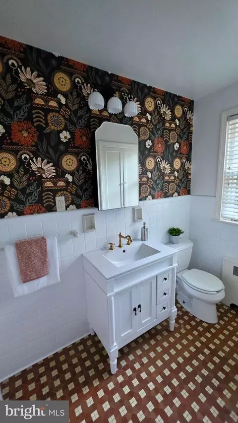 Bath - 10309 Ridgemoor Dr, Silver Spring, MD 20901 photo 2 of 9