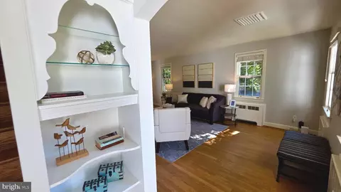 Entry Way - 10309 Ridgemoor Dr, Silver Spring, MD 20901 photo 2 of 18