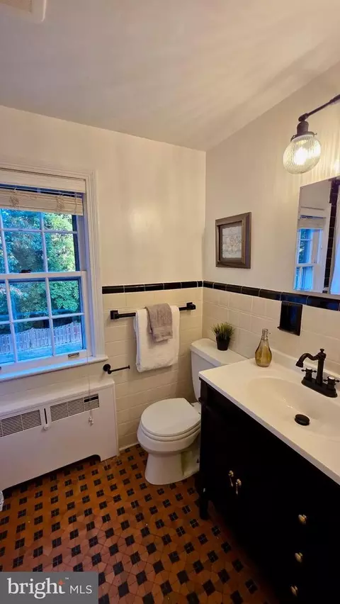 Bath - 10309 Ridgemoor Dr, Silver Spring, MD 20901 photo 5 of 9