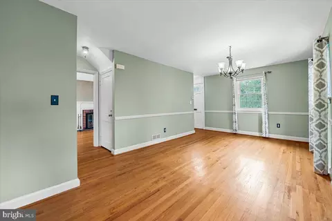 Living - 10101 Portland Rd, Silver Spring, MD 20901 photo 1 of 4