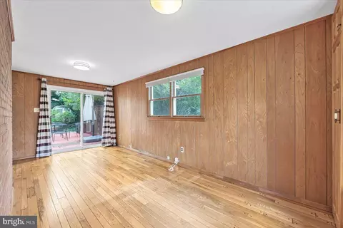 Living - 10101 Portland Rd, Silver Spring, MD 20901 photo 4 of 4