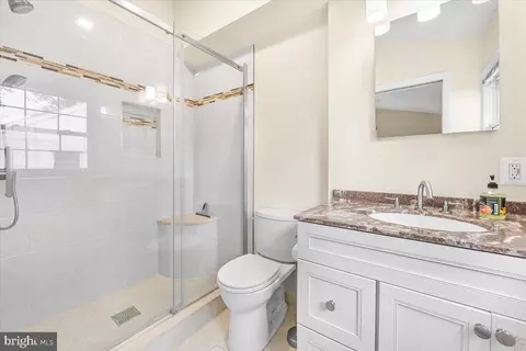 Bath - 10101 Portland Rd, Silver Spring, MD 20901 photo 2 of 3