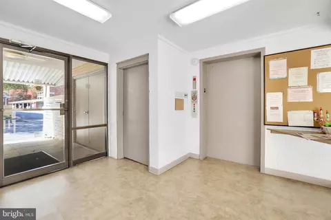 Entry Way - 15121 Glade Dr #13-2F, Silver Spring, MD 20906 photo 3 of 4