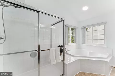 Bath - 18423 Thundercloud Rd, Boyds, MD 20841 photo 2 of 3