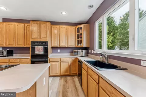 Kitchen - 18423 Thundercloud Rd, Boyds, MD 20841 photo 6 of 7
