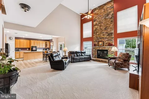 Living - 18423 Thundercloud Rd, Boyds, MD 20841 photo 3 of 4