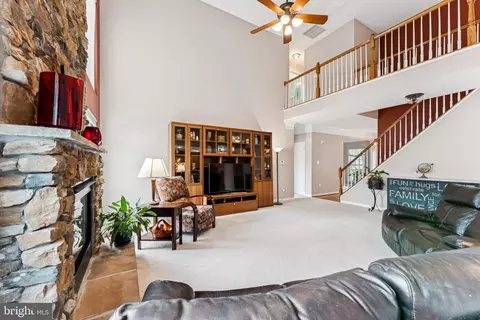 Living - 18423 Thundercloud Rd, Boyds, MD 20841 photo 4 of 4