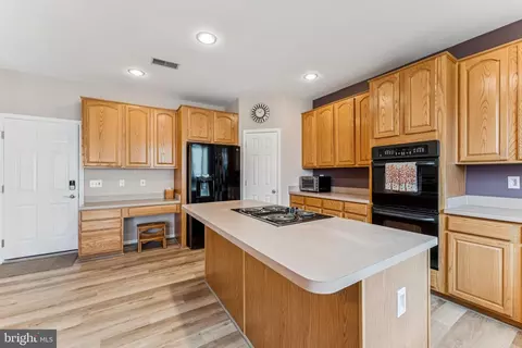 Kitchen - 18423 Thundercloud Rd, Boyds, MD 20841 photo 4 of 7