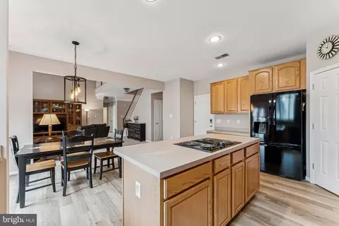 Kitchen - 18423 Thundercloud Rd, Boyds, MD 20841 photo 5 of 7