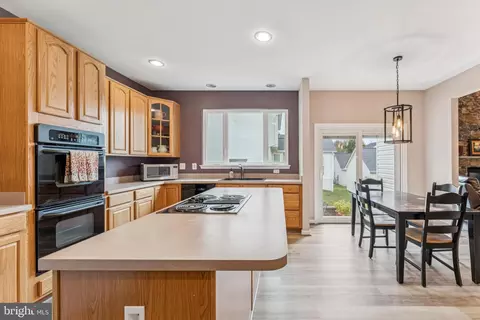 Kitchen - 18423 Thundercloud Rd, Boyds, MD 20841 photo 2 of 7