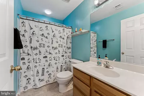 Bath - 18423 Thundercloud Rd, Boyds, MD 20841 photo 3 of 3