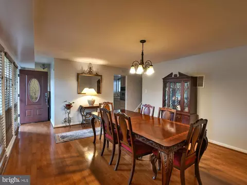 907 N Belgrade Rd, Silver Spring, MD 20902 photo 4