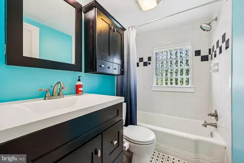 Bath - 1605 Windham Ln, Silver Spring, MD 20902 photo 3 of 4