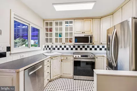 Kitchen - 1605 Windham Ln, Silver Spring, MD 20902 photo 4 of 5