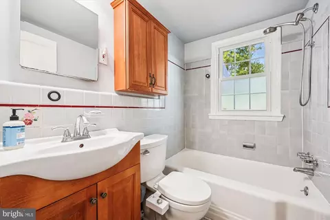 Bath - 1605 Windham Ln, Silver Spring, MD 20902 photo 1 of 4
