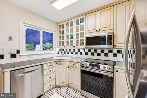 Kitchen - 1605 Windham Ln, Silver Spring, MD 20902 photo 3 of 5