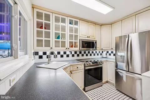 Kitchen - 1605 Windham Ln, Silver Spring, MD 20902 photo 2 of 5