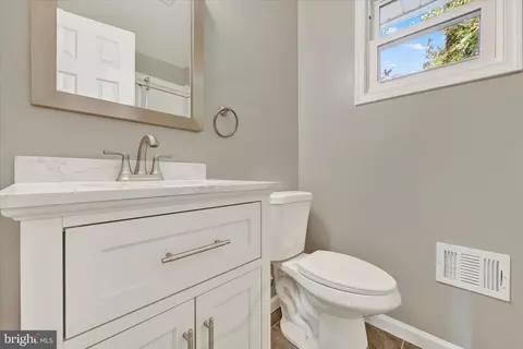 Bath - 12106 Bluhill Rd, Silver Spring, MD 20902 photo 1 of 2