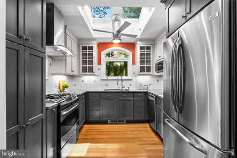 Kitchen - 10319 Cherry Tree Ln, Silver Spring, MD 20901 photo 2 of 3