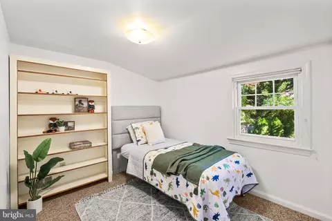 Bedroom - 10319 Cherry Tree Ln, Silver Spring, MD 20901 photo 2 of 4