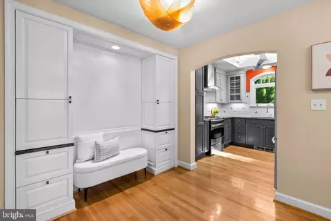 Entry Way - 10319 Cherry Tree Ln, Silver Spring, MD 20901 photo 1 of 2