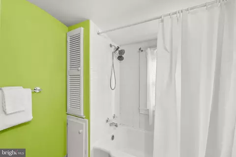 Bath - 10319 Cherry Tree Ln, Silver Spring, MD 20901 photo 2 of 3