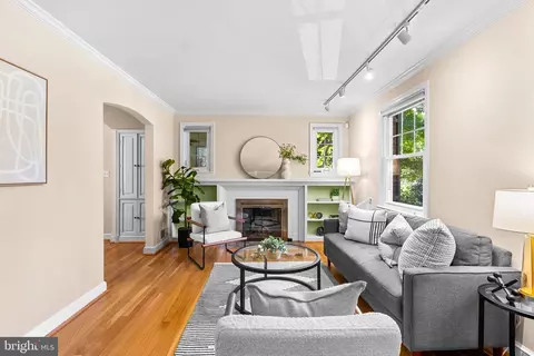 Living - 10319 Cherry Tree Ln, Silver Spring, MD 20901 photo 1 of 2
