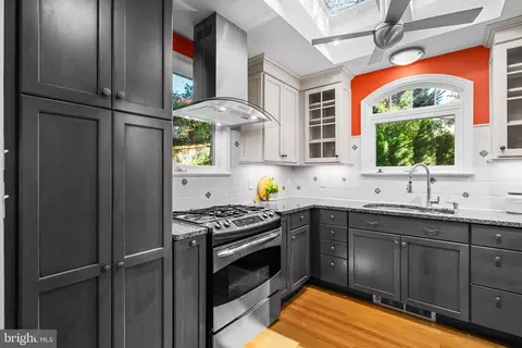 Kitchen - 10319 Cherry Tree Ln, Silver Spring, MD 20901 photo 1 of 3