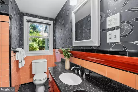 Bath - 10319 Cherry Tree Ln, Silver Spring, MD 20901 photo 1 of 3