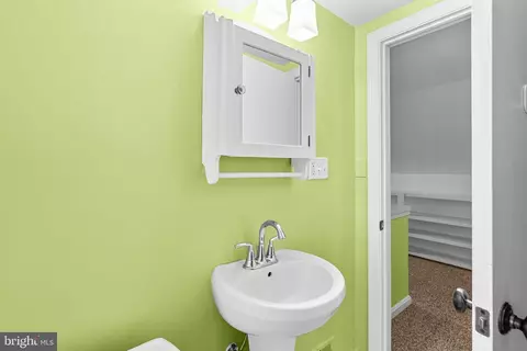 Bath - 10319 Cherry Tree Ln, Silver Spring, MD 20901 photo 3 of 3