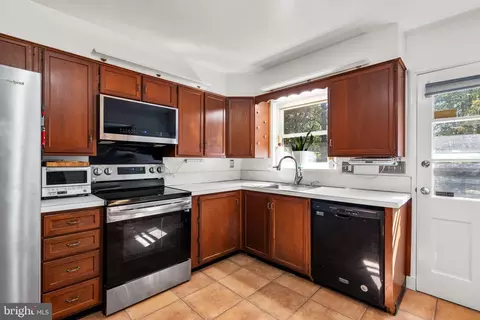 Kitchen - 3122 Helsel Dr, Silver Spring, MD 20906 photo 2 of 2