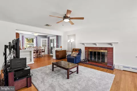 Living - 3122 Helsel Dr, Silver Spring, MD 20906 photo 2 of 5