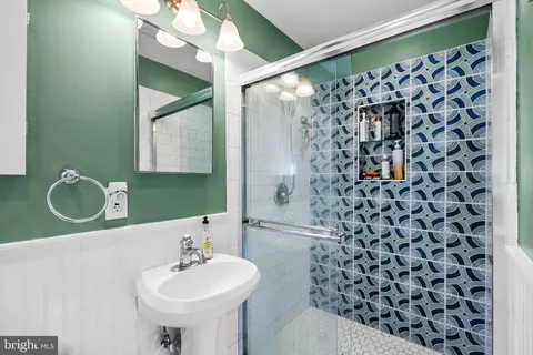 Bath - 3122 Helsel Dr, Silver Spring, MD 20906 photo 1 of 3