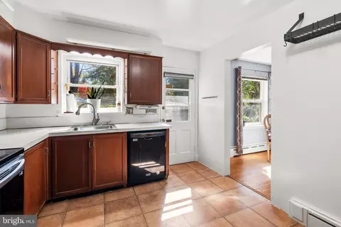 Entry Way - 3122 Helsel Dr, Silver Spring, MD 20906 photo 3 of 4