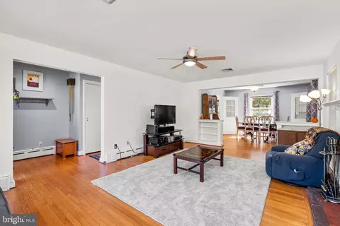 Living - 3122 Helsel Dr, Silver Spring, MD 20906 photo 3 of 5