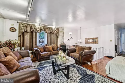 Living - 13407 Brackley Ter, Silver Spring, MD 20904 photo 2 of 4