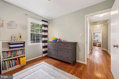 Entry Way - 1816 Rainbow Dr, Silver Spring, MD 20905 photo 7 of 12