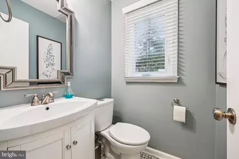 Entry Way - 1816 Rainbow Dr, Silver Spring, MD 20905 photo 5 of 12