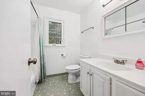 Bath - 1816 Rainbow Dr, Silver Spring, MD 20905 photo 2 of 4