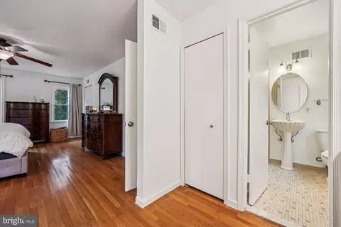 Entry Way - 1816 Rainbow Dr, Silver Spring, MD 20905 photo 6 of 12